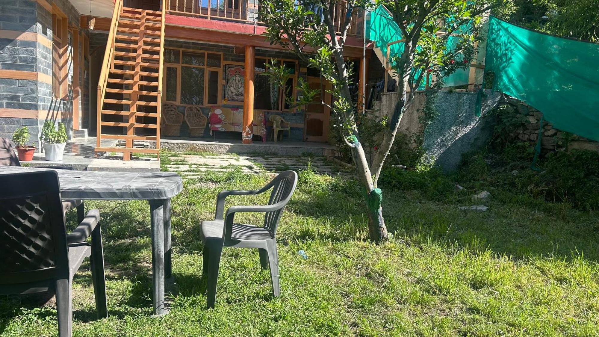 Sunface Homestay Manāli Exterior foto